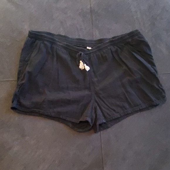 Black flowy shorts - Picture 1 of 5